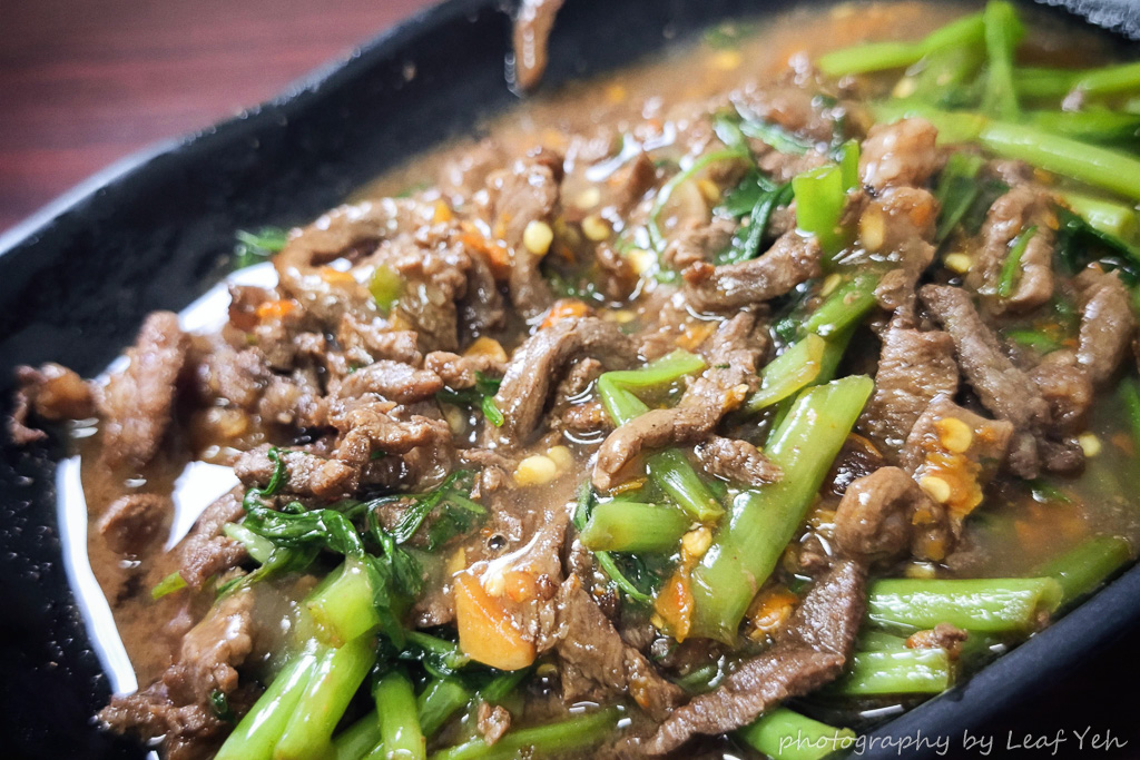 南港美食│南港炒牛肉店│全店只賣三樣，翹班偷溜才吃得到的超搶手午餐！ 南港軟體園區平價小吃、南港展覽館平價小吃