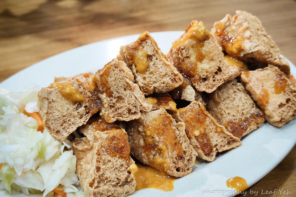 汀洲路美食│同心大腸蚵仔麵線(二店)│這間臭豆腐真的非常炸,酥脆到炸的那種炸! 古亭美食、同安街臭豆腐 汀洲路美食│同心大腸蚵仔麵線(二店)│這間臭豆腐真的非常炸,酥脆到炸的那種炸! 古亭美食、同安街臭豆腐