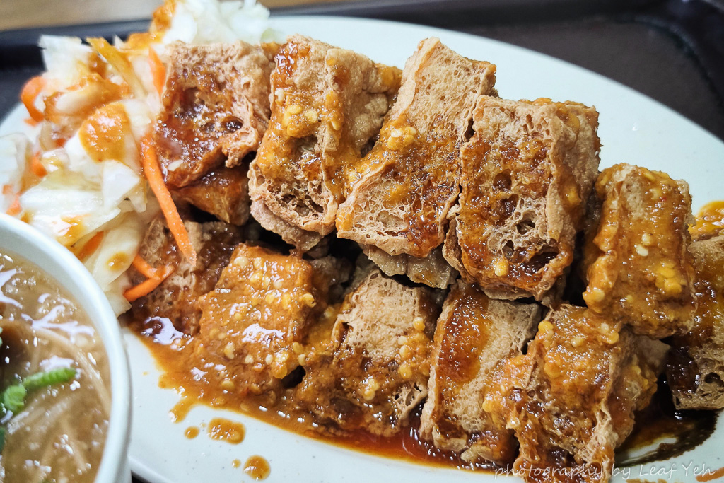 汀洲路美食│同心大腸蚵仔麵線(二店)│這間臭豆腐真的非常炸，酥脆到炸的那種炸！ 古亭美食、同安街臭豆腐 @葉影瓶像