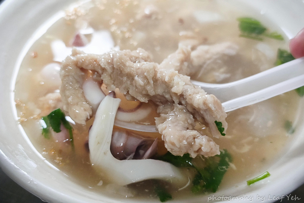 三重消夜│三重手作焿赤肉羮│新鮮魷魚與鮮甜瘦肉的協奏組合，三重古味銅板美食！三重宵夜、三和夜市美食 @葉影瓶像
