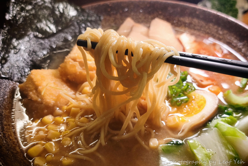 台北素食拉麵│三本拉麵│素食另類新選擇，不是蔬食控也會愛上的素食拉麵！四平商圈素食、松江南京素食 @葉影瓶像