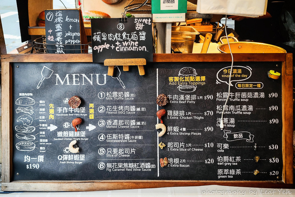 小黑碳鐵板漢堡,小黑碳鐵板漢堡菜單,小黑碳菜單,小黑碳漢堡,大巨蛋美食,大巨蛋漢堡,大巨蛋周邊美食,延吉街漢堡,華視美食,餐車漢堡台北,市民大道漢堡,延吉街美食