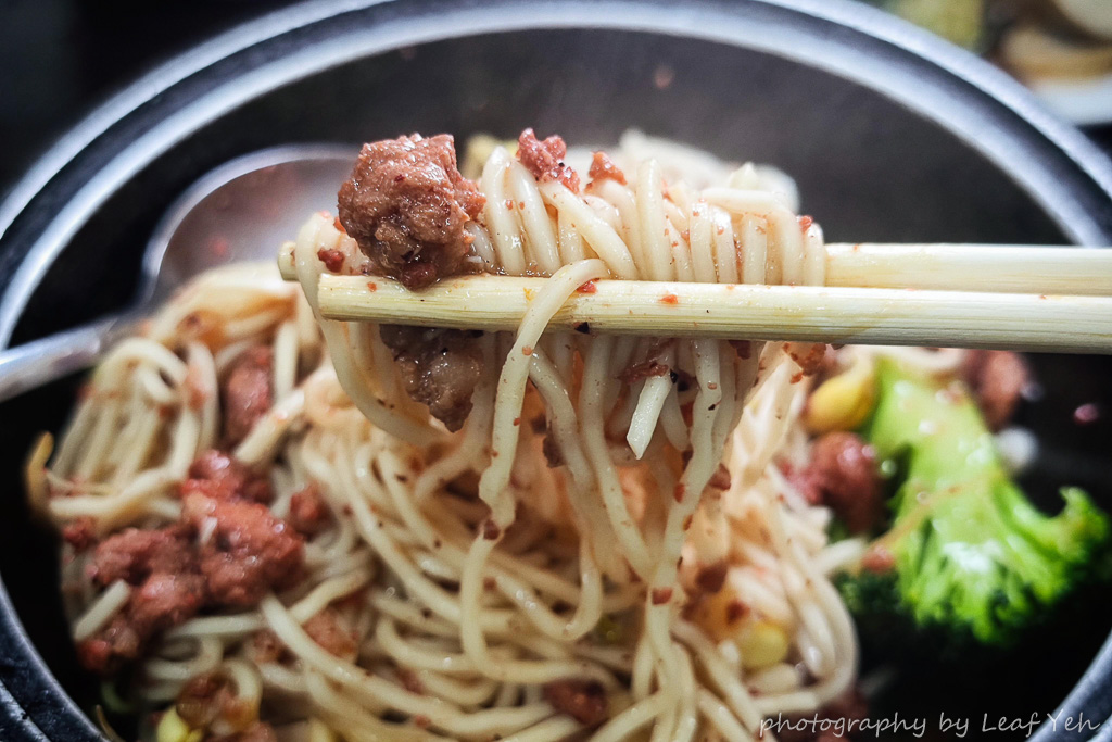 科技大樓美食│阿婆溫州大餛飩│和平東路隱藏版美食！有料的老店，紅糟石鍋拌麵值得一試！溫州大餛飩阿婆乾麵、溫州大餛飩台北 @葉影瓶像