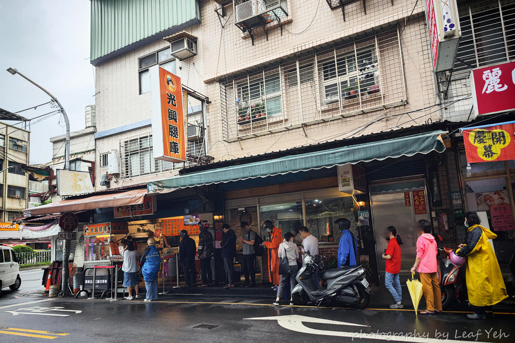 三重腿庫飯│光興腿庫│秘藏排隊腿庫飯竟上米其林必比登推介，腿庫、豬腳、滷大腸肥瘦恰好不油膩！三重便當推薦、光興街美食 @葉影瓶像