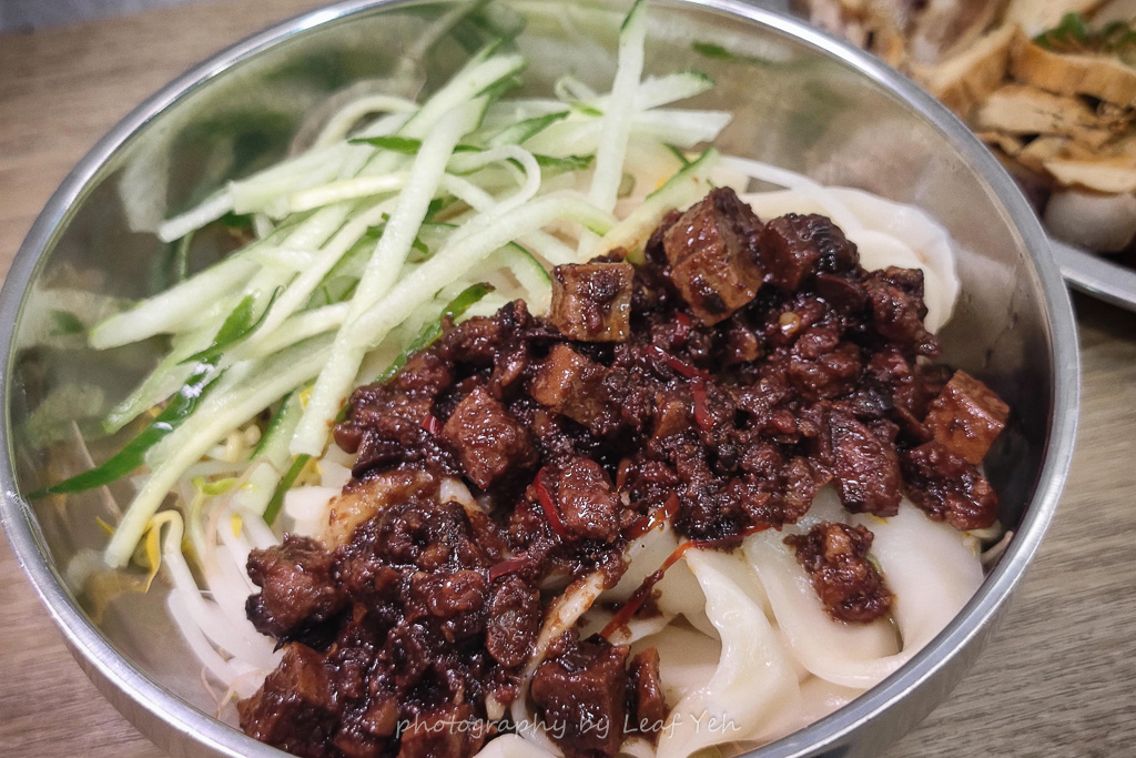 網站近期文章：士林美食│王艇長酢醬麵│劍潭站隱藏版眷村味！在地人激推百元有找的真香滷味！劍潭美食、士林麵店推薦